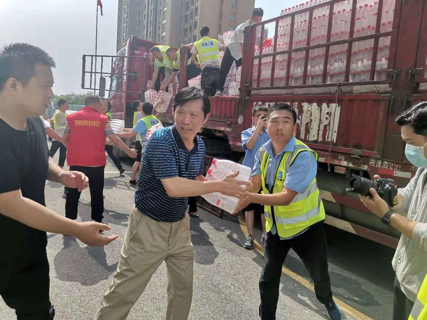 秘书长运水3.jpg