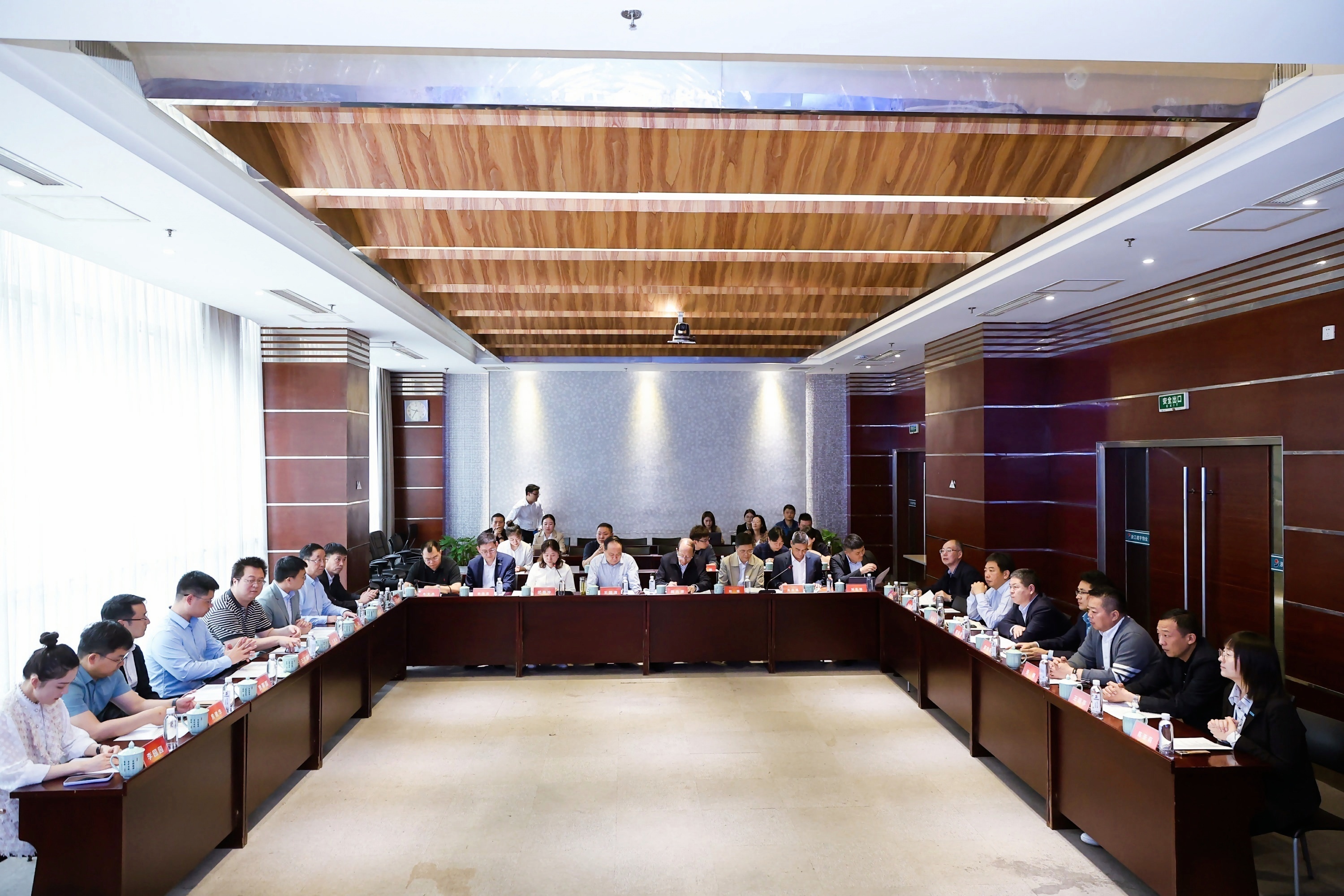 ZHOU4183-opq413204309.jpg