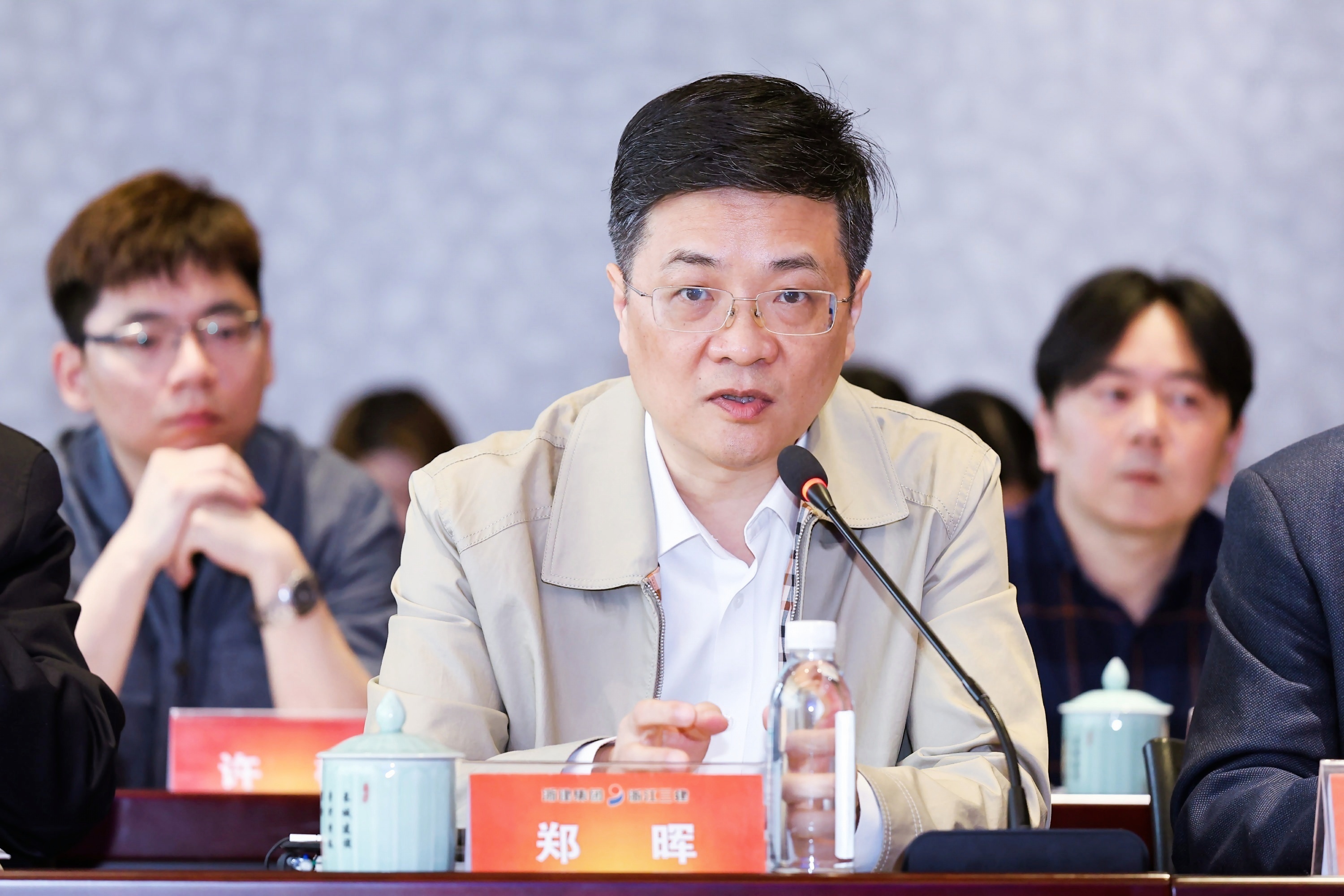 ZHOU4229-opq413211917.jpg