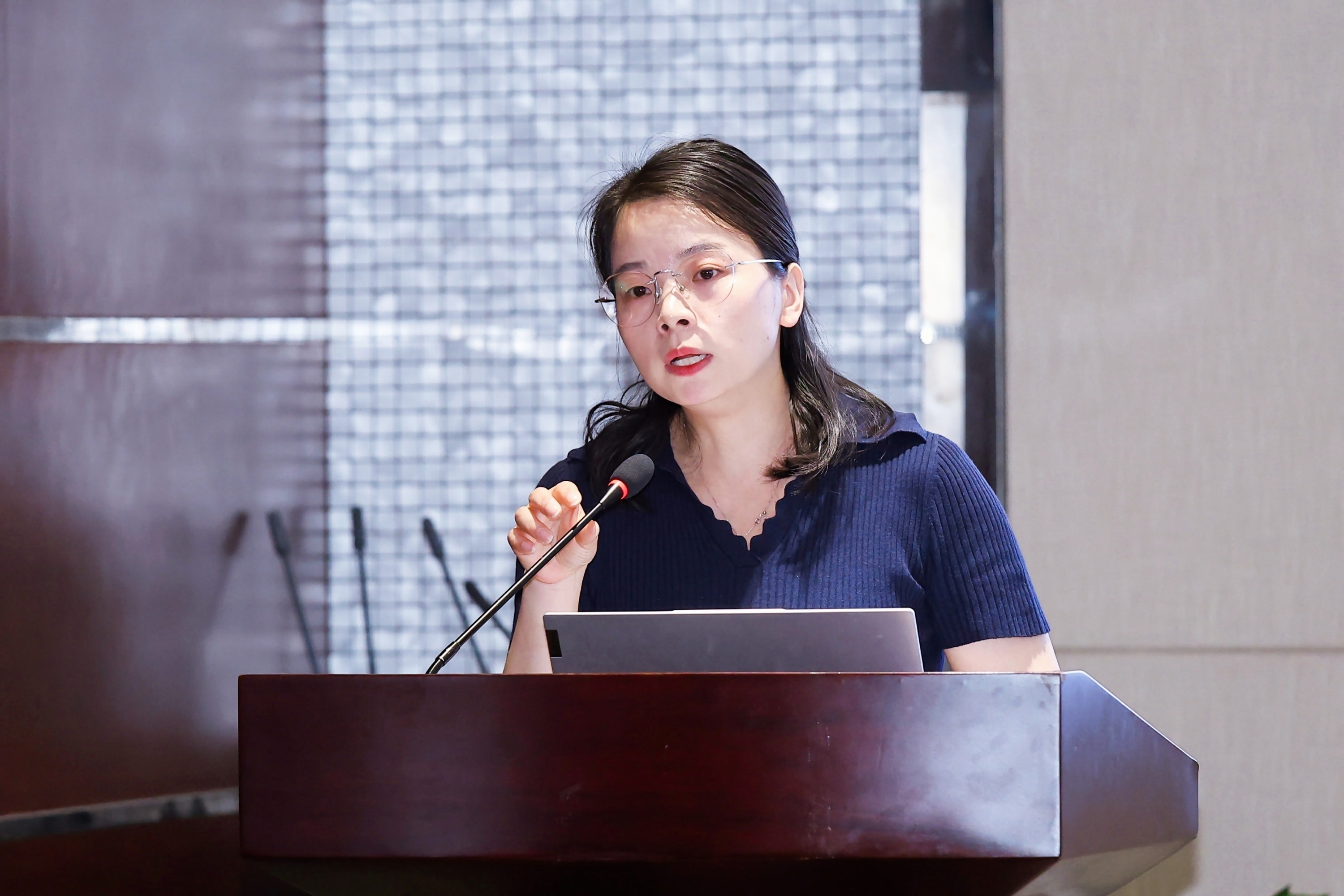 ZHOU4417-opq413256348.jpg