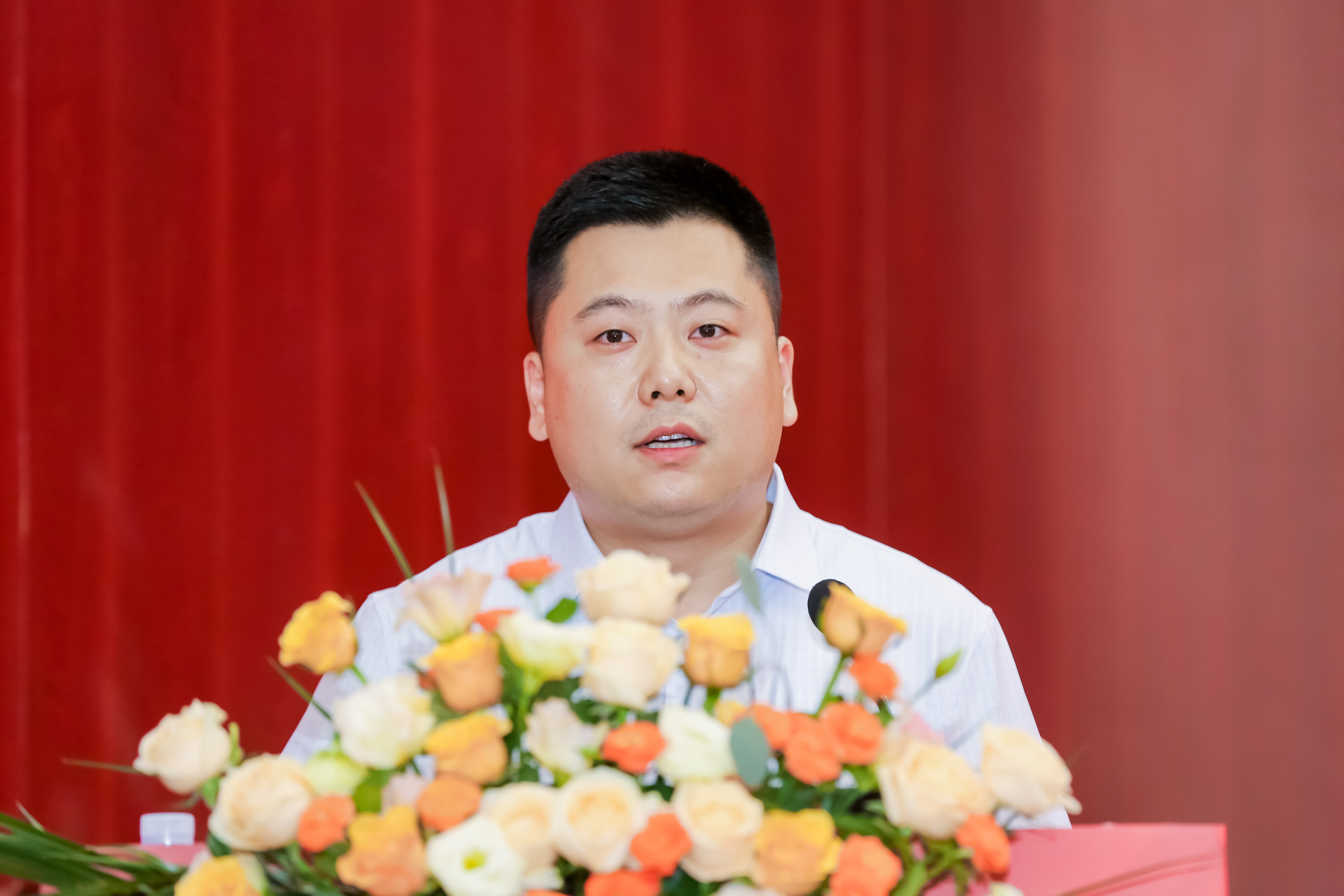 于伟.jpg