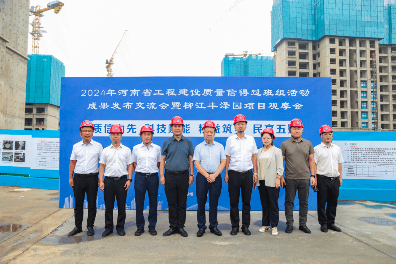 相关领导合影及观摩照片 (1).gif